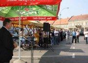 Župan Aladrović, ispred organizatora, pozdravio je okupljene na trgu u Požegi
